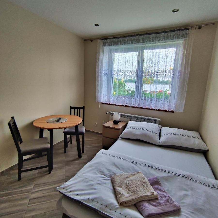 Nad Jeziorem Kochle Pszczew Exterior foto